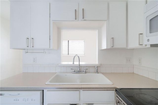 2605 Enfield RD 110, Austin, TX 78703