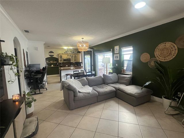 12446 SW 198th St, Miami, FL 33177