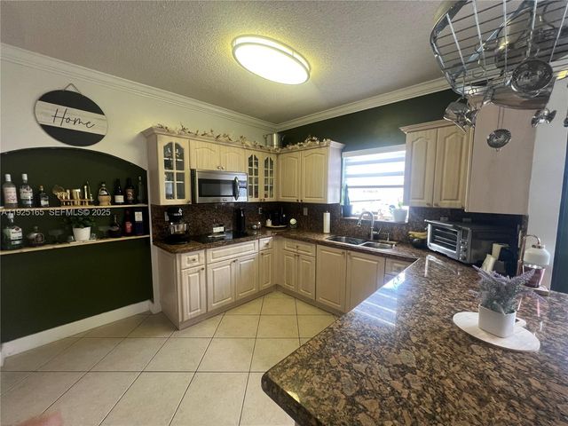 12446 SW 198th St, Miami, FL 33177