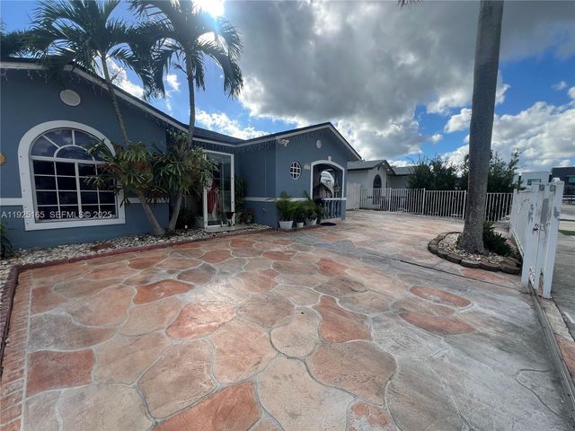 12446 SW 198th St, Miami, FL 33177