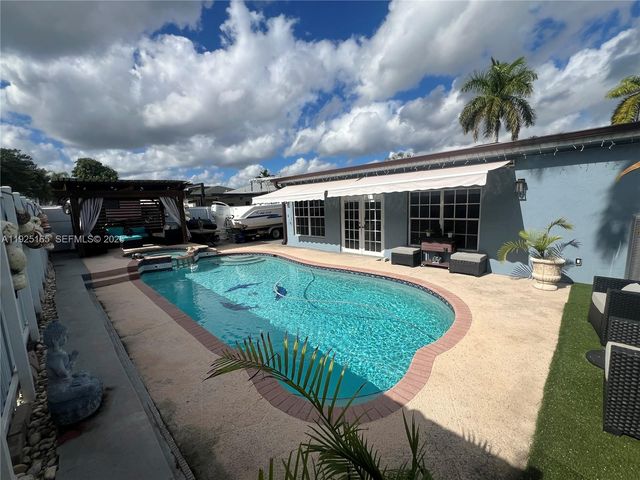 12446 SW 198th St, Miami, FL 33177