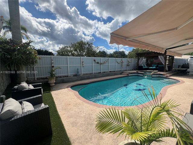 12446 SW 198th St, Miami, FL 33177