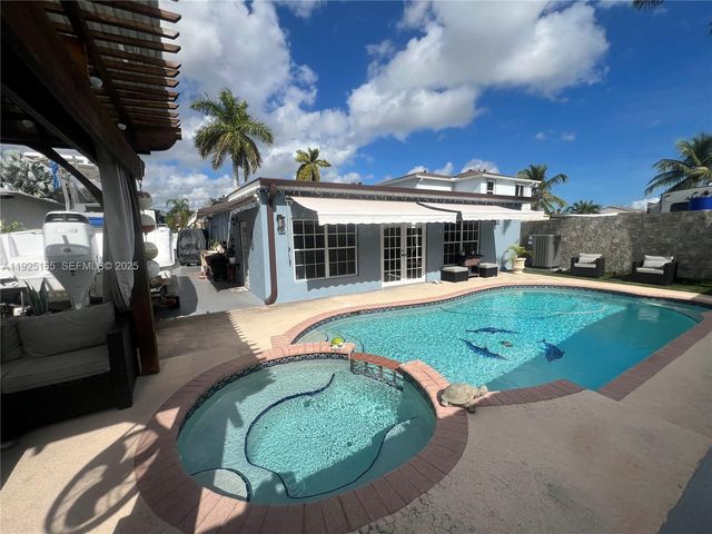 12446 SW 198th St, Miami, FL 33177