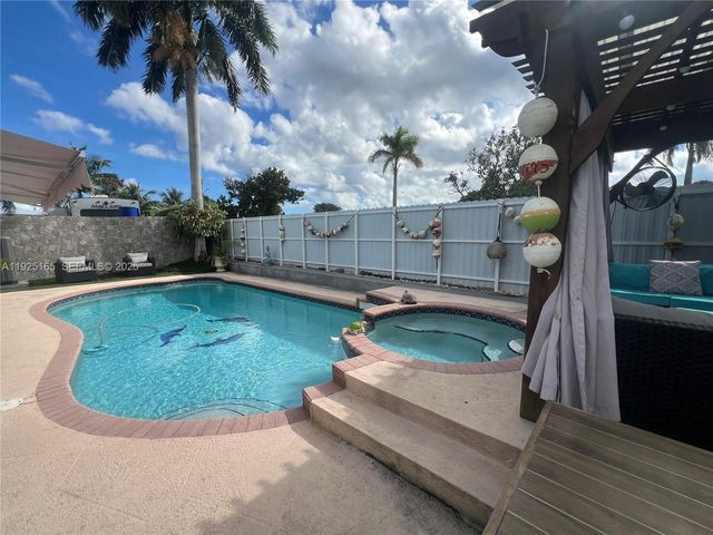 12446 SW 198th St, Miami, FL 33177