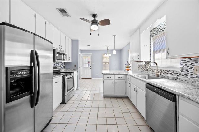 479 Cascabellas Street, Mary Esther, FL 32569