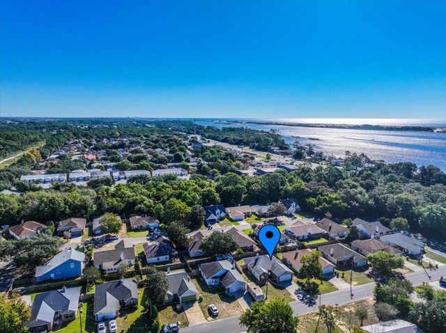 479 Cascabellas Street, Mary Esther, FL 32569