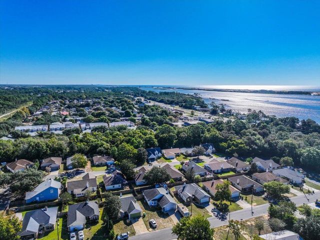 479 Cascabellas Street, Mary Esther, FL 32569