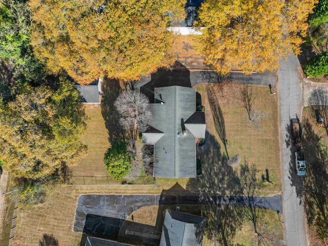 804 Thackston Dr, Spartanburg, SC 29307