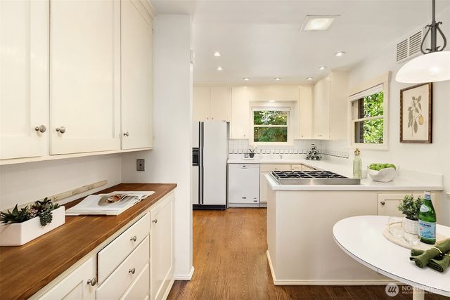 4007 48th Avenue NE, Seattle, WA 98105