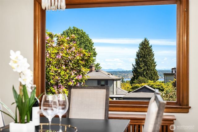 4007 48th Avenue NE, Seattle, WA 98105