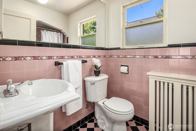 4007 48th Avenue NE, Seattle, WA 98105