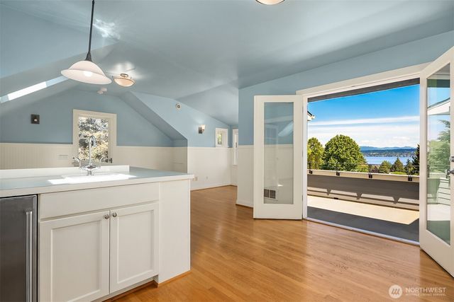 4007 48th Avenue NE, Seattle, WA 98105