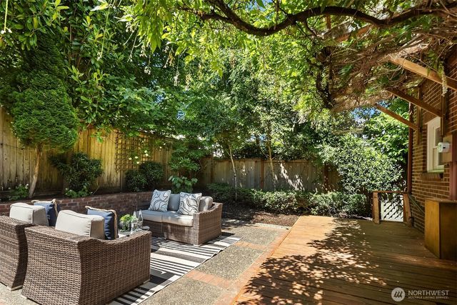 4007 48th Avenue NE, Seattle, WA 98105