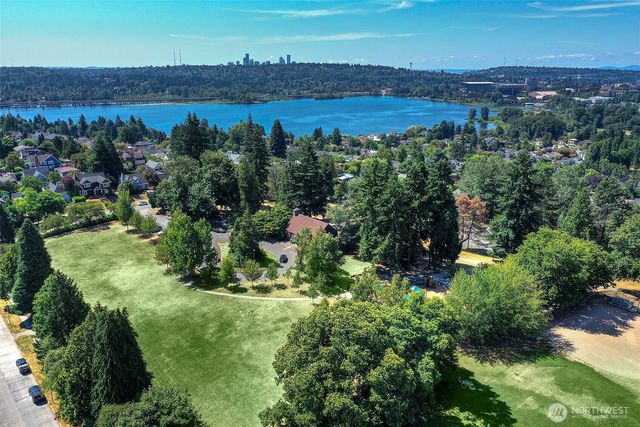 4007 48th Avenue NE, Seattle, WA 98105