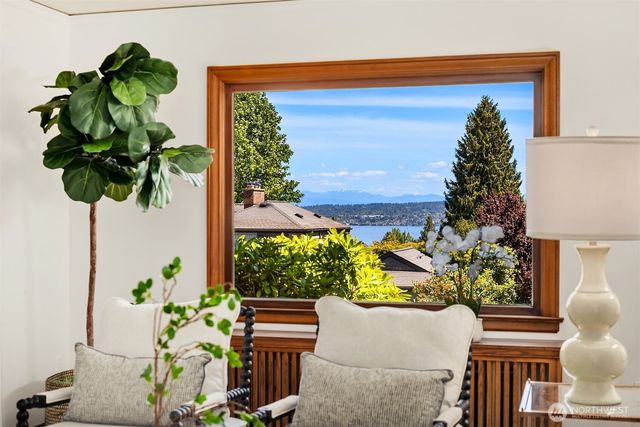 4007 48th Avenue NE, Seattle, WA 98105