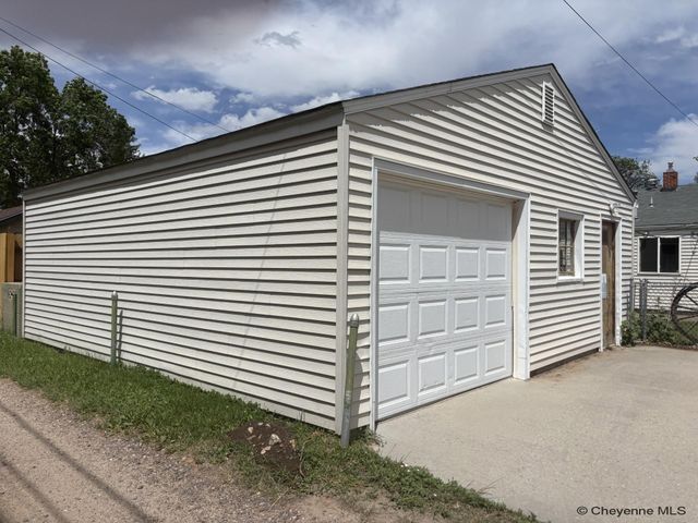 3528 DUFF AVE, Cheyenne, WY 82001