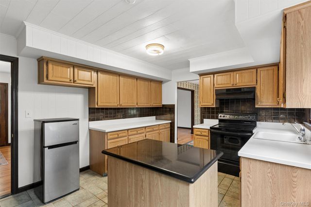 614 Twin Hills Court, Northport, NY 11768
