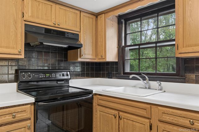 614 Twin Hills Court, Northport, NY 11768