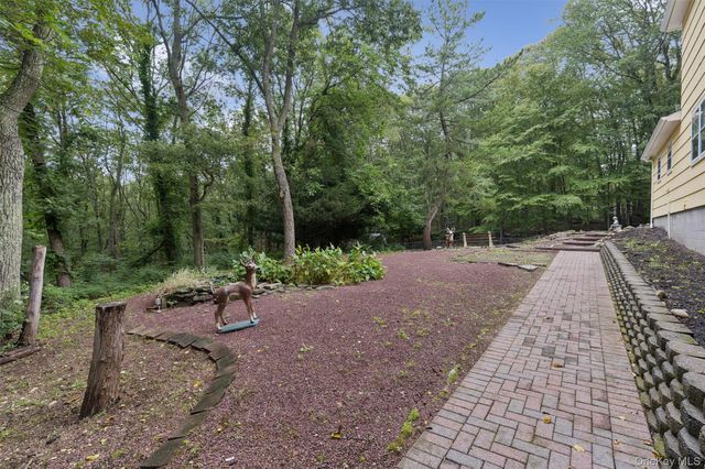 614 Twin Hills Court, Northport, NY 11768