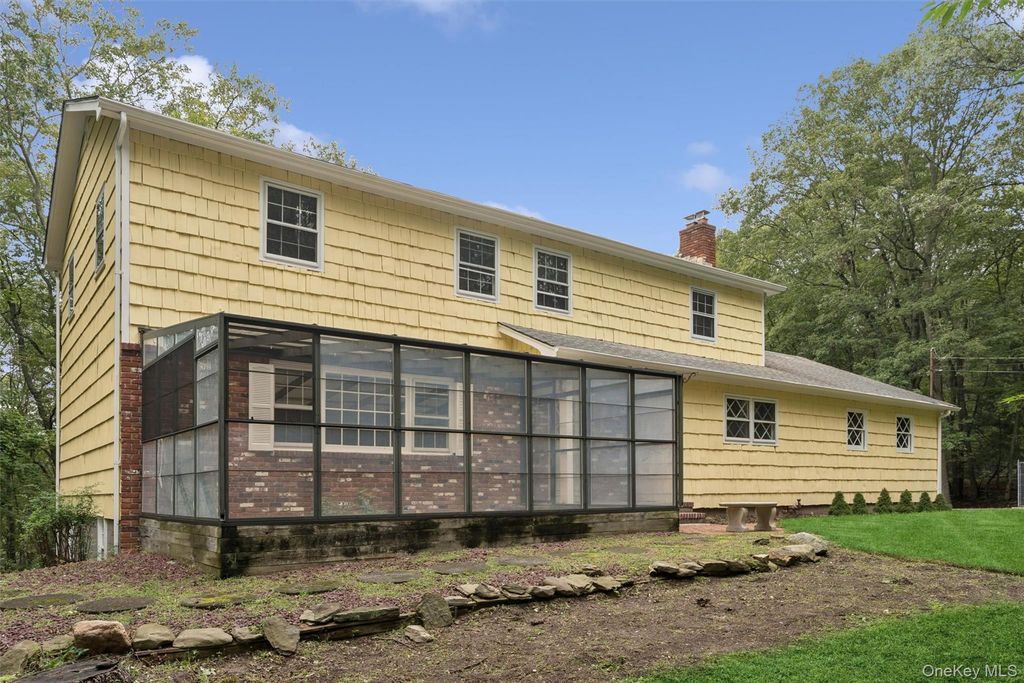614 Twin Hills Court, Northport, NY 11768 — photo 4