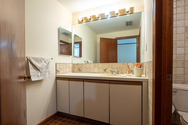 18 Winter Street E, Foxboro, MA 02035