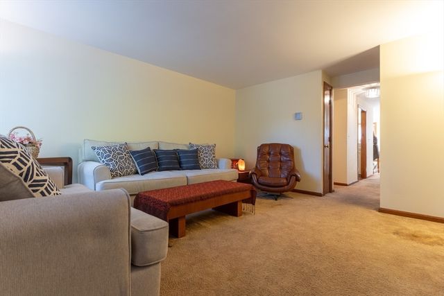 18 Winter Street E, Foxboro, MA 02035