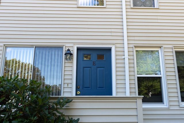 18 Winter Street E, Foxboro, MA 02035