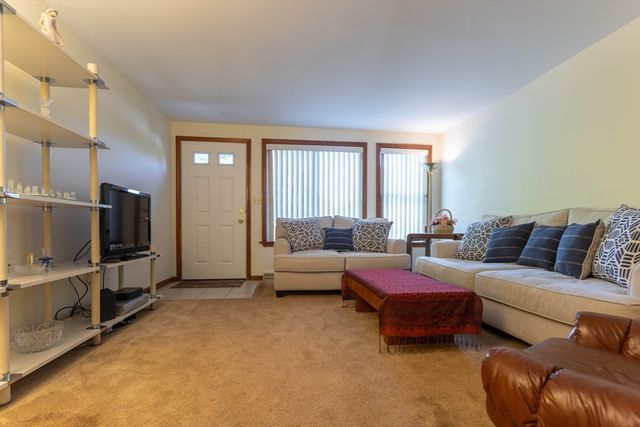 18 Winter Street E, Foxboro, MA 02035