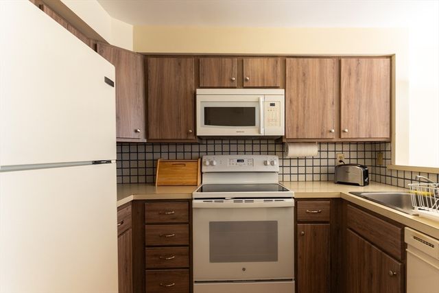 18 Winter Street E, Foxboro, MA 02035