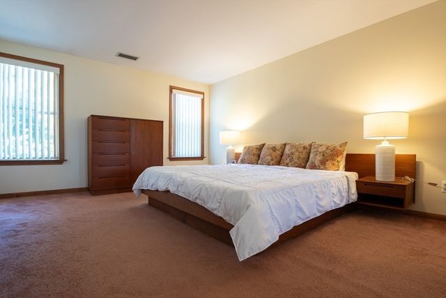 18 Winter Street E, Foxboro, MA 02035