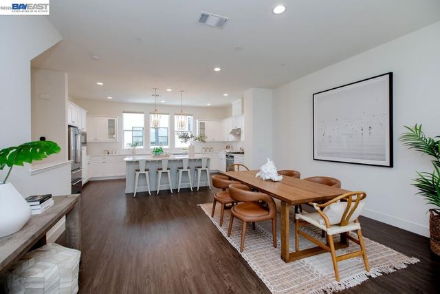 2042 Halo Ln, Alameda, CA 94501