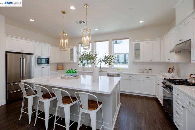 2042 Halo Ln, Alameda, CA 94501