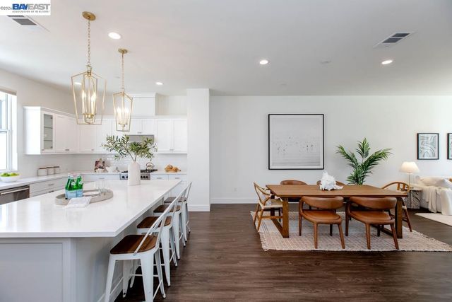 2042 Halo Ln, Alameda, CA 94501