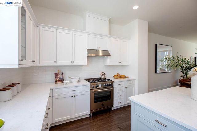 2042 Halo Ln, Alameda, CA 94501