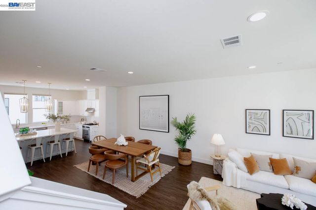 2042 Halo Ln, Alameda, CA 94501