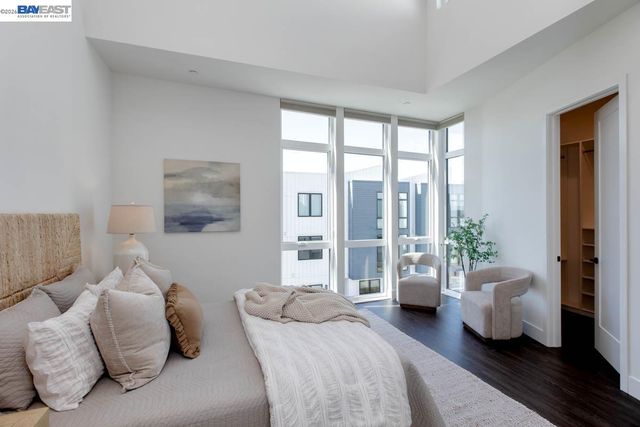 2042 Halo Ln, Alameda, CA 94501