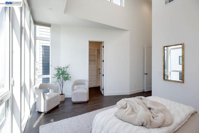 2042 Halo Ln, Alameda, CA 94501