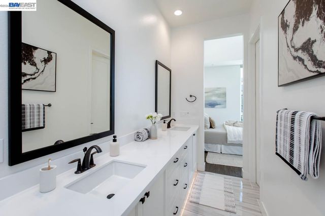 2042 Halo Ln, Alameda, CA 94501