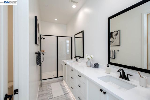 2042 Halo Ln, Alameda, CA 94501