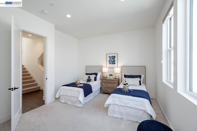 2042 Halo Ln, Alameda, CA 94501