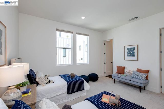 2042 Halo Ln, Alameda, CA 94501