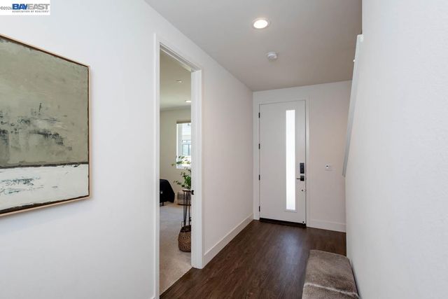 2042 Halo Ln, Alameda, CA 94501