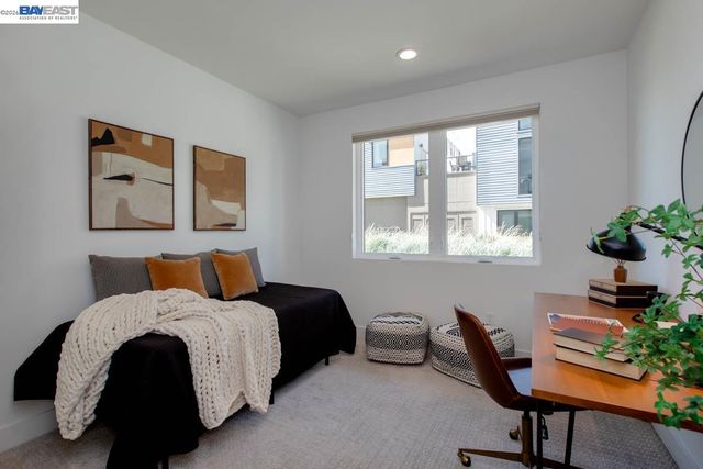 2042 Halo Ln, Alameda, CA 94501