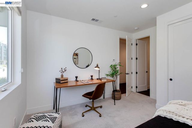 2042 Halo Ln, Alameda, CA 94501