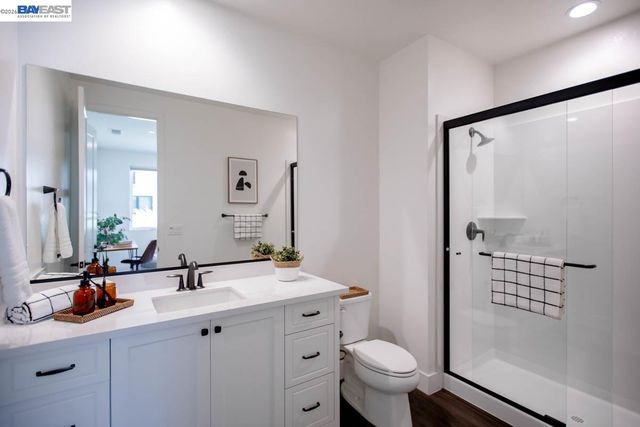 2042 Halo Ln, Alameda, CA 94501
