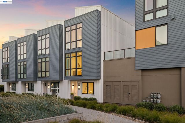 2042 Halo Ln, Alameda, CA 94501