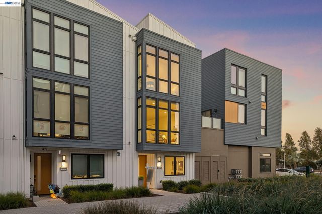 2042 Halo Ln, Alameda, CA 94501