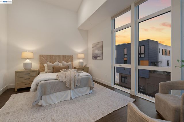 2042 Halo Ln, Alameda, CA 94501