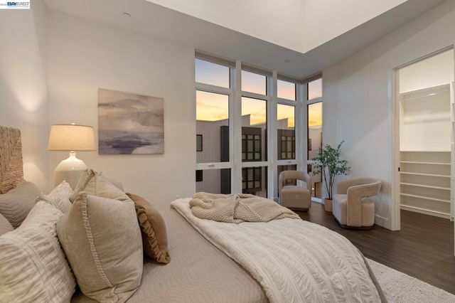 2042 Halo Ln, Alameda, CA 94501