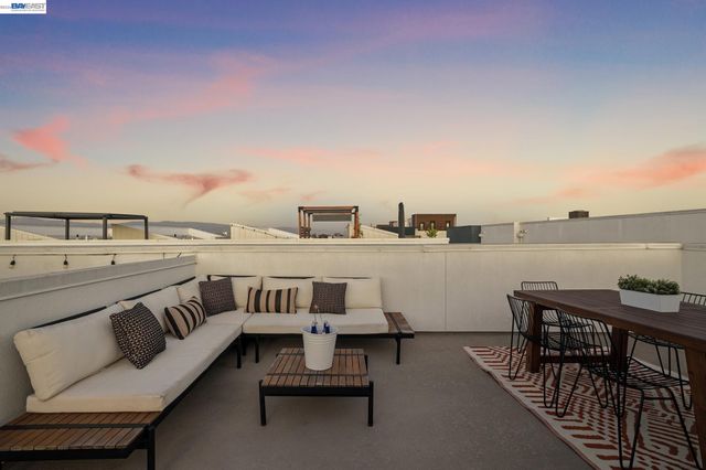 2042 Halo Ln, Alameda, CA 94501